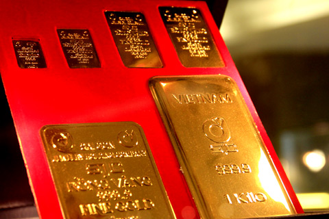 Gold retreats to VND41 million