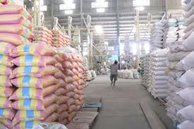 Cambodian traders buy up rice