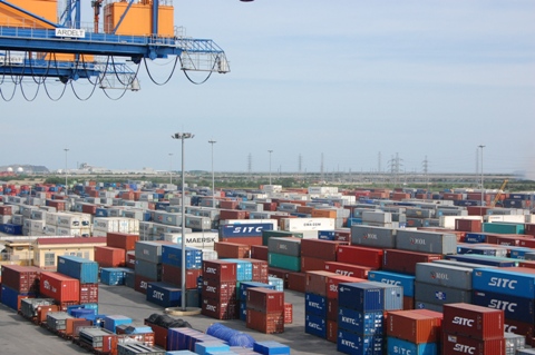 Vietnam puzzled about how to develop port system