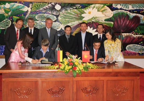 Germany pledges 272 mln euro aid to Vietnam