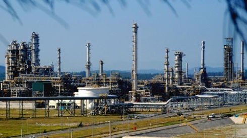 Vietnam signs $9-billion oil refinery deal