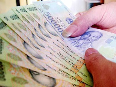 Banks to keep tight monetary policies
