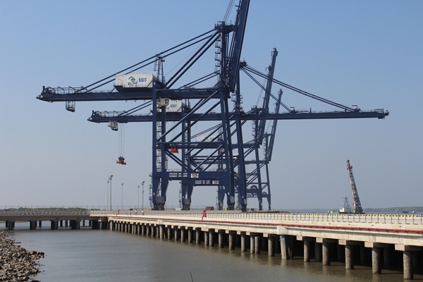 Vietnam equitizes ports, trying to call for private investment