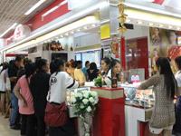 Gold rush as Lao prices drop