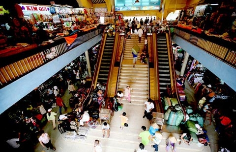 Foreign giants hunt for retail space in HCM City