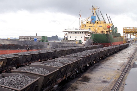 Ministry slashes coal tax in bid to clear stockpiles