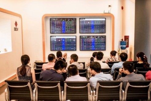 Vietnam stocks emerge from slump