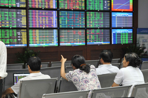 VN Index falls amid rapid sell-off