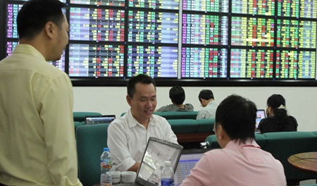 Foreign cash inflow lifts local markets