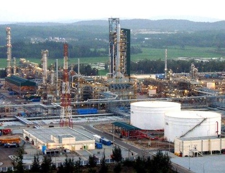 Russian group eyes oil refinery