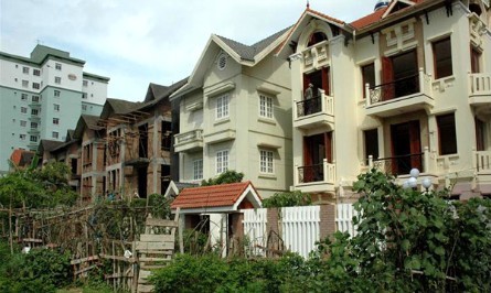 Hanoi luxury houses spend five years isolated