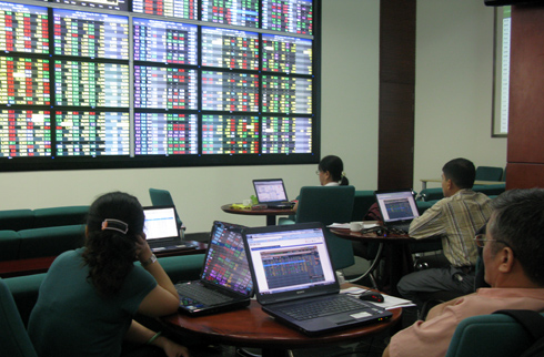 Shares gain on brighter economic outlook