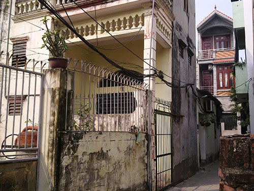 Small alley homes sell well in Hanoi