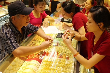 Central bank will continue gold auctions