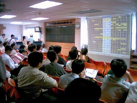 Shares rebound on eased selling pressure