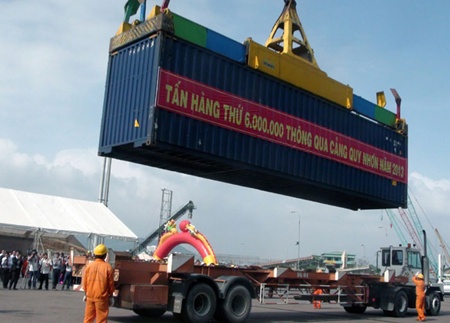 Vietnam sees trade surplus for second consecutive year