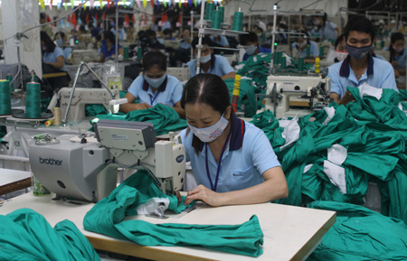 Garment exports grow 32%