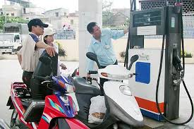Petrol price drops on global decline