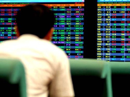 Shares mixed on first 2014 session