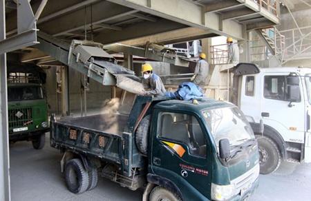 Oversupply forces cement producers to look abroad