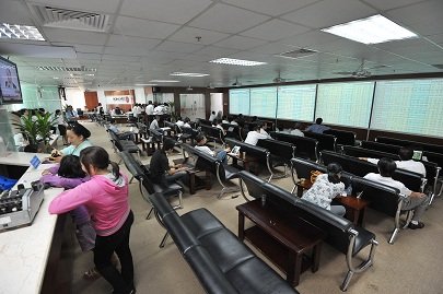 Shares end mixed in morning trading