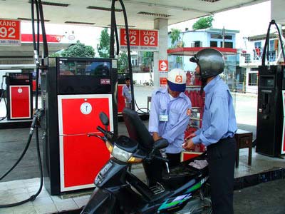 Viet Nam's gasoline prices reach record high