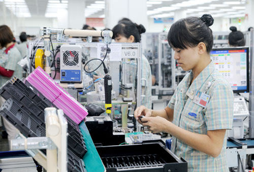 Mobile phones, textiles are top Vietnamese exports