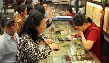 Gold traders take aim at new jewellery regulation