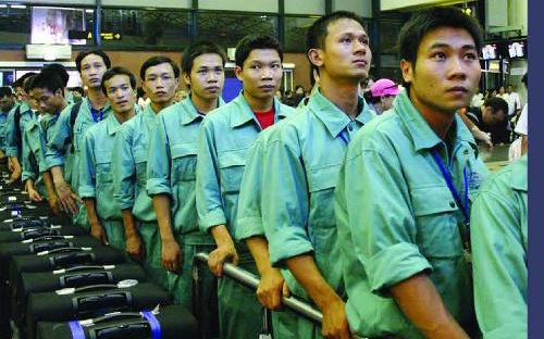 Vietnam’s policy on foreign workers needs to be revised, analysts say