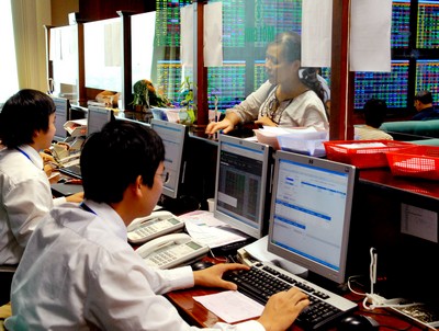 Shares continue to rise on both bourses