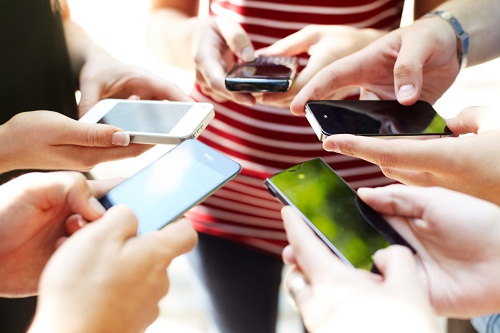 Smartphones surge in popularity: study