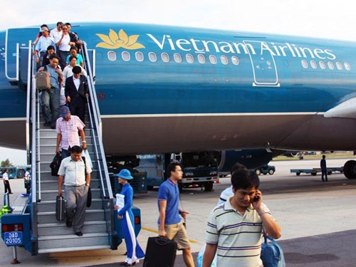 Vietnam Airlines woos strategic investors with development plans