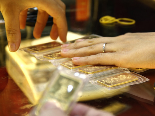 Gold and dollar prices rise in Viet Nam