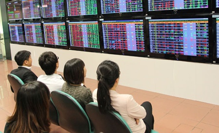 Shares recover from early losses
