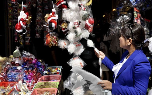 Retailers get into festive spirit