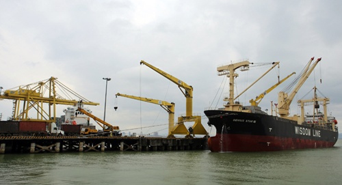 VN sees trade deficit in first half of December