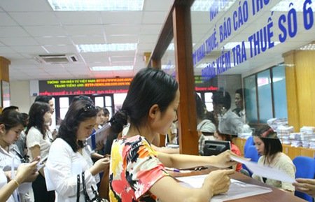 Vietnamese tighten belts despite rosier economic forecast