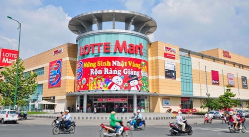 VN retailers face pressure as foreign firms enter the market