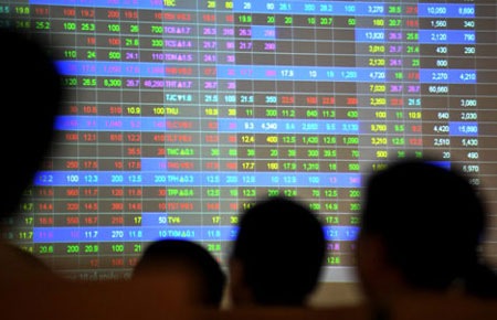 VN-Index slides as blue chips fall