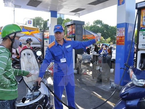 Petrol price rises by VND1,600