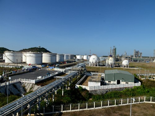 Dung Quat oil refinery will not close: finance ministry