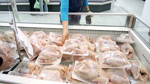 Supermarkets to replace US chicken products