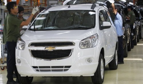 Vietnam spends $12mn daily importing cars: customs