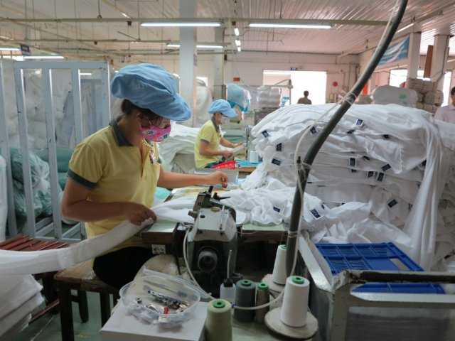 Vietnamese try to conquer foreign markets, leave domestic market to foreigners