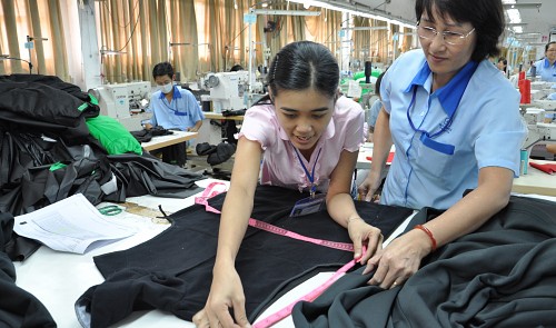 Vietnamese enterprises to reap huge benefits after signing of EU trade pact