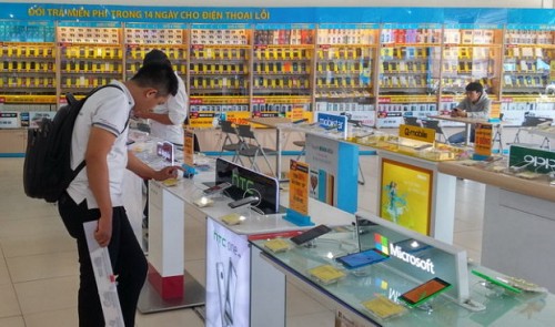 Smartphone turnover beats feature phone sales for first time in Vietnam