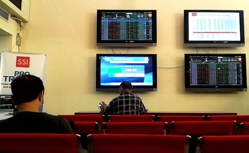 Stocks down on BIDV share sale