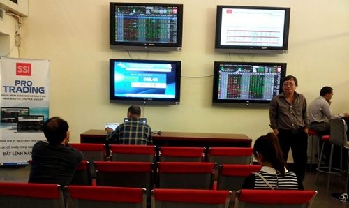 VN shares fall as oil prices slump further