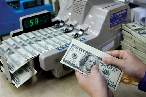 New exchange rate policy reduces dollar speculation