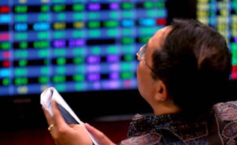 VN stocks up with rebounding oil prices